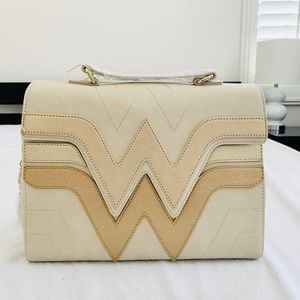 Loungefly Wonder Woman crossbody